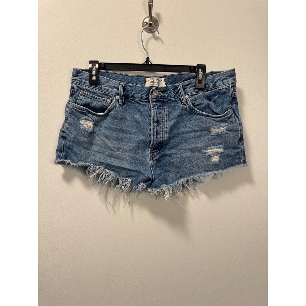 We The Free Free People Makai Distressed Denim Cutoff Shorts Medium Wash Blue 31
